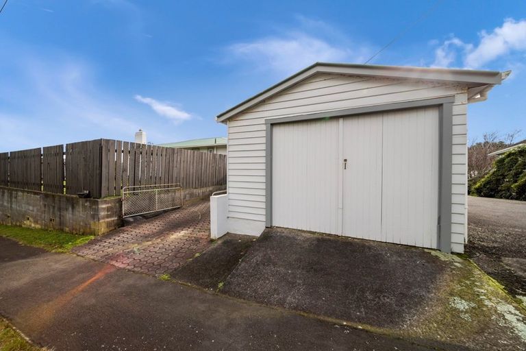 Photo of property in 1 Endeavour Street, Marfell, New Plymouth, 4310