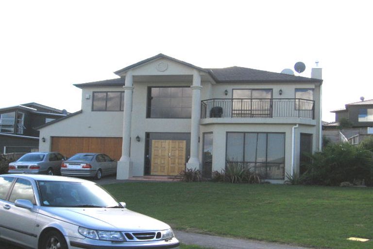 Photo of property in 8 Waikura Drive, Te Atatu Peninsula, Auckland, 0610