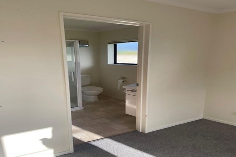 Photo of property in 12 Gandalf Crescent, Paraparaumu, 5032