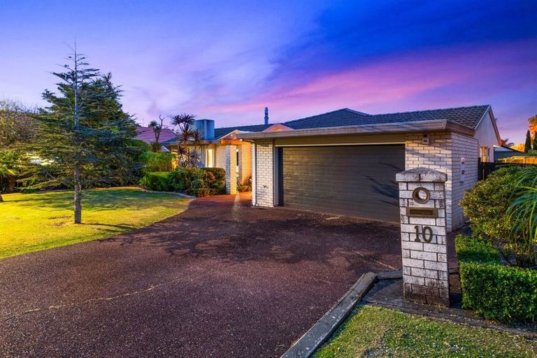 Photo of property in 10 Kerlin Crescent, West Harbour, Auckland, 0618