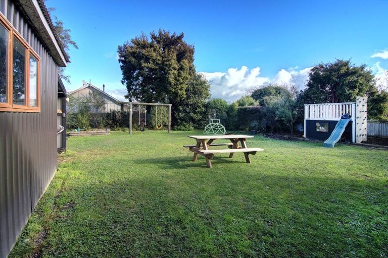 Photo of property in 14 Diamond Street, Carterton, 5713