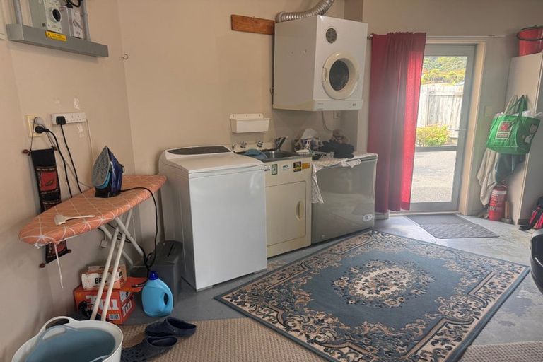 Photo of property in 255 Waikawa Road, Waikawa, Picton, 7220