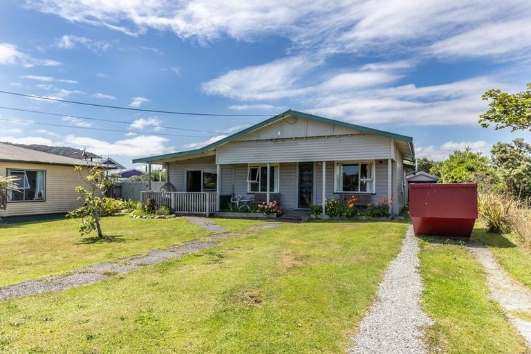 Photo of property in 21 Doyle Street, Blaketown, Greymouth, 7805