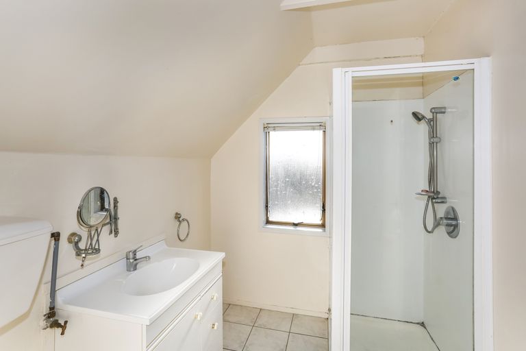 Photo of property in 2/31 Challen Close, Conifer Grove, Takanini, 2112