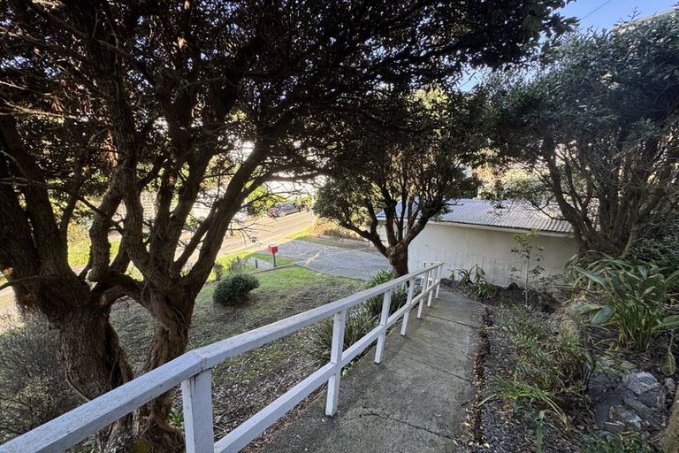 Photo of property in 16 Hungerford Road, Lyall Bay, Wellington, 6022