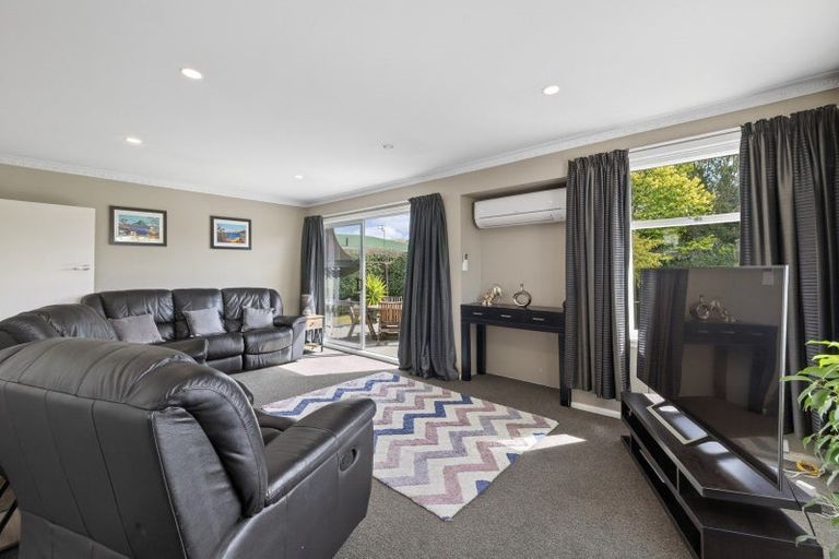 Photo of property in 73 Dunedin Street, Redwood, Christchurch, 8051