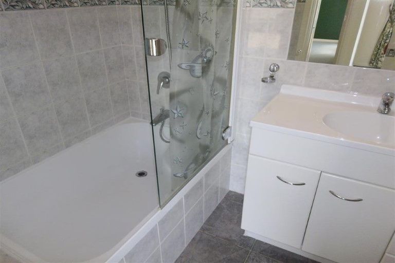 Photo of property in 2 Genesis Place, Flat Bush, Auckland, 2019