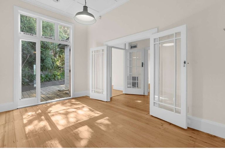 Photo of property in 35 Central Terrace, Kelburn, Wellington, 6012