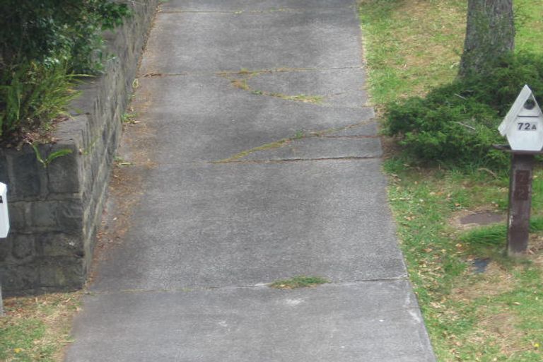 Photo of property in 1/72 Archers Road, Glenfield, Auckland, 0629