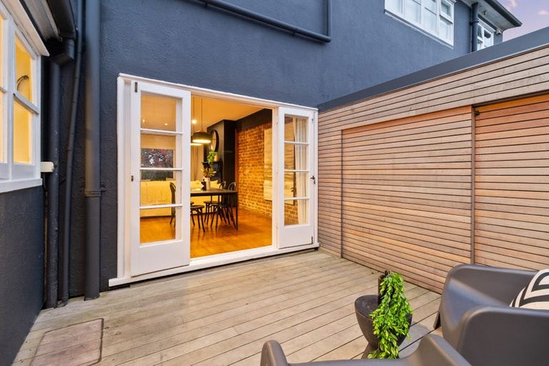 Photo of property in 1092 Great North Road, Point Chevalier, Auckland, 1022