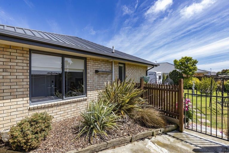 Photo of property in 18 Parkinson Place, Woodend, 7610