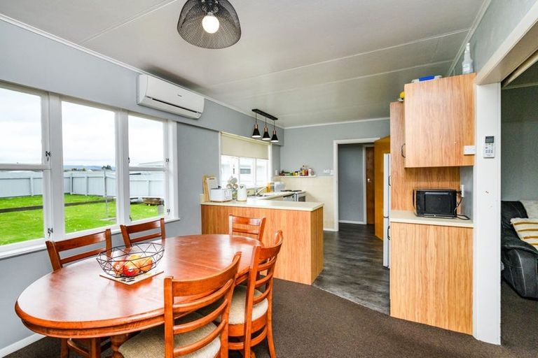 Photo of property in 22 Somerset Crescent, Highbury, Palmerston North, 4412
