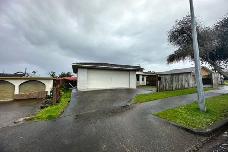 Photo of property in 10 Jillteresa Crescent, Half Moon Bay, Auckland, 2012