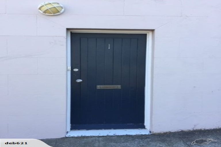 Photo of property in 1 Edge Hill, Mount Victoria, Wellington, 6011