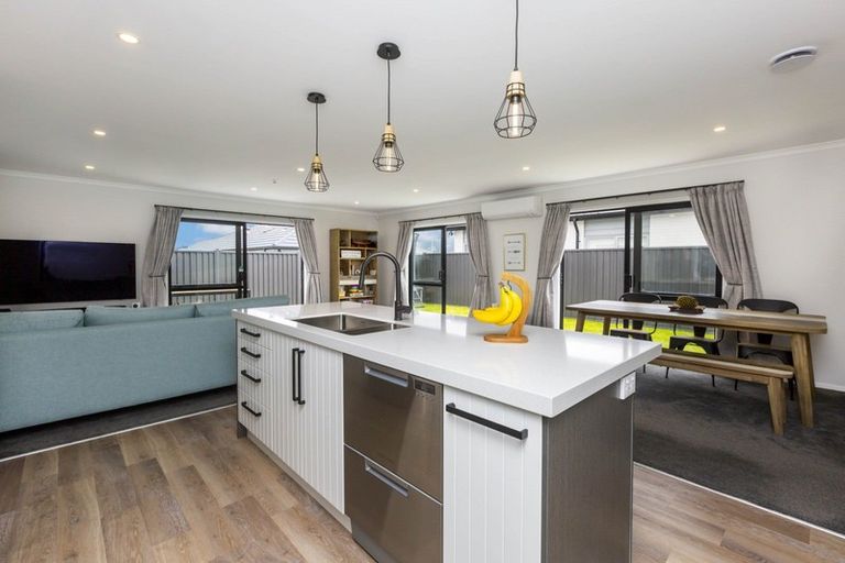 Photo of property in 11 Pattullo Crescent, Wallaceville, Upper Hutt, 5018