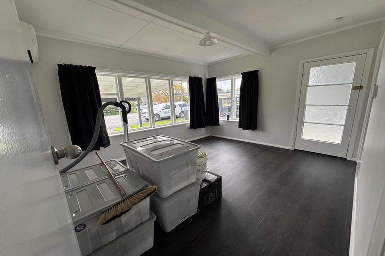 Photo of property in 88 Victoria Street, Carterton, 5713