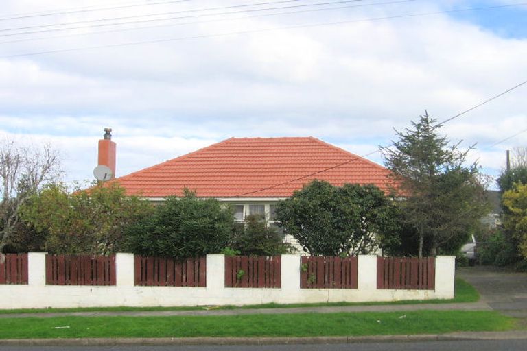 Photo of property in 58 Waimumu Road, Massey, Auckland, 0614