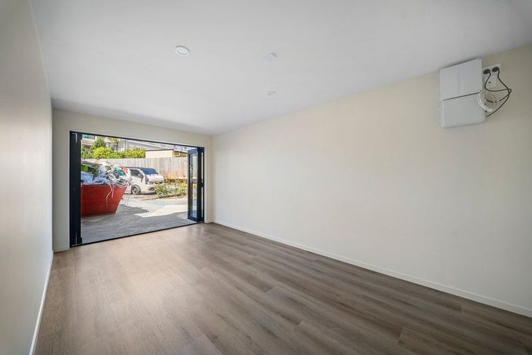 Photo of property in 8/2 Nikau Street, New Lynn, Auckland, 0600