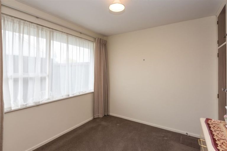 Photo of property in 11 Freebairn Street, Redwood, Christchurch, 8051