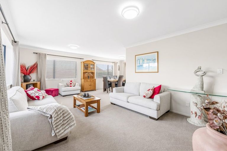 Photo of property in 72 Marina View Drive, West Harbour, Auckland, 0618