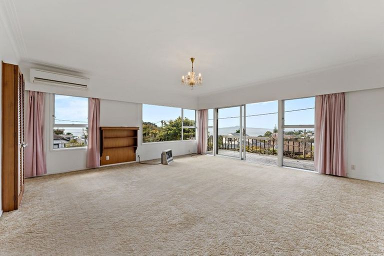 Photo of property in 40 Montgomery Avenue, Rothesay Bay, Auckland, 0630