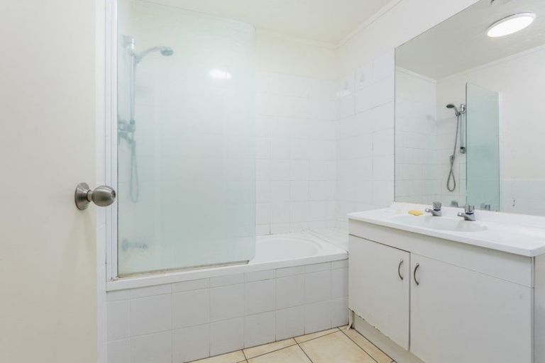 Photo of property in The Haven, 14/120 Beach Haven Road, Beach Haven, Auckland, 0626