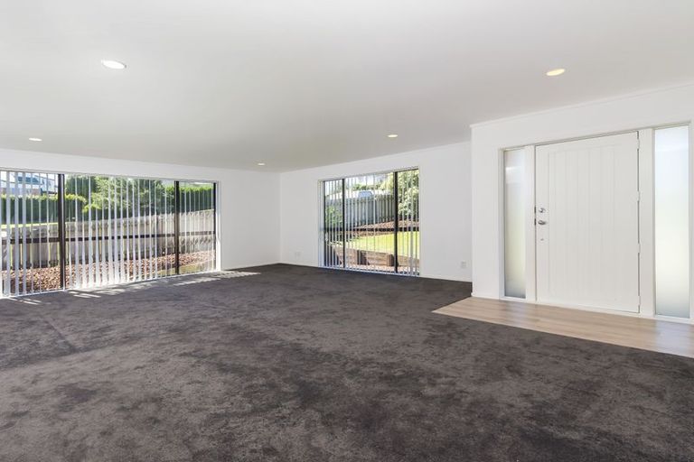 Photo of property in 46 Lexington Drive, Botany Downs, Auckland, 2010