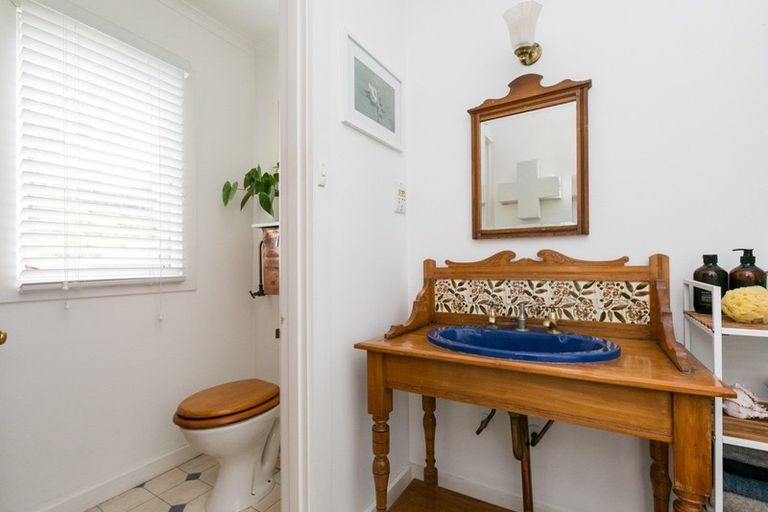 Photo of property in 8 Burke Street, Hospital Hill, Napier, 4110