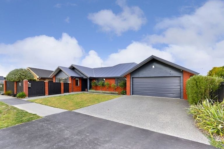 Photo of property in 3 Woodhaven Place, Parklands, Christchurch, 8083