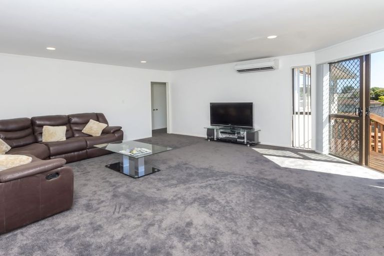 Photo of property in 46 Lexington Drive, Botany Downs, Auckland, 2010