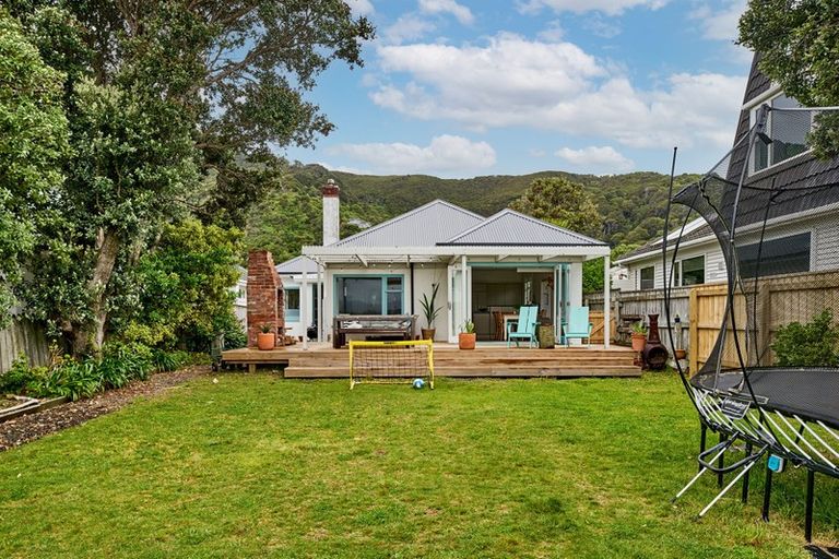 Photo of property in 30 Pukatea Street, Eastbourne, Lower Hutt, 5013