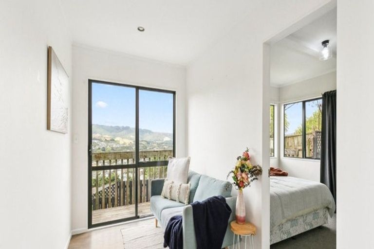 Photo of property in 13 Chastudon Place, Tawa, Wellington, 5028