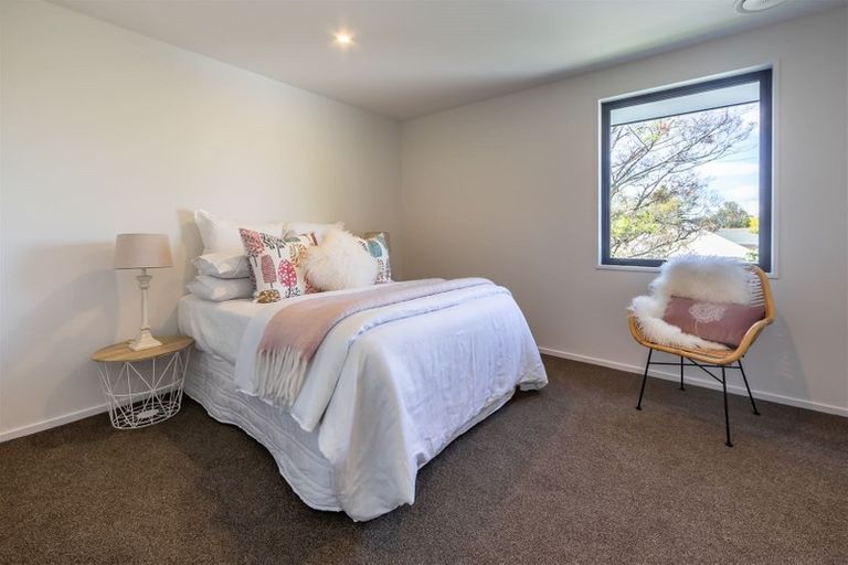Photo of property in 2 Henridge Place, Avonhead, Christchurch, 8042
