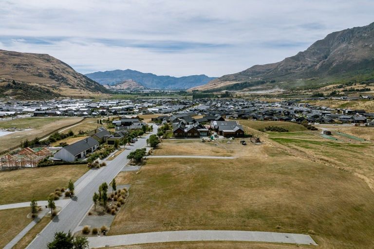 Photo of property in 14 Cunninghams Drive, Jacks Point, Queenstown, 9371