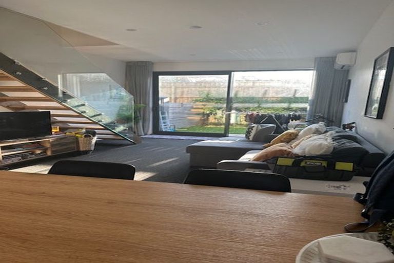 Photo of property in 9/20 Trent Street, Island Bay, Wellington, 6023