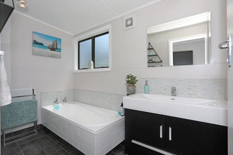 Photo of property in 195 Raumai Road, Bulls, 4894