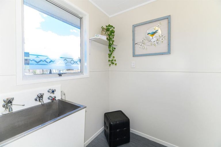 Photo of property in 27 Lavery Place, Sunnynook, Auckland, 0632