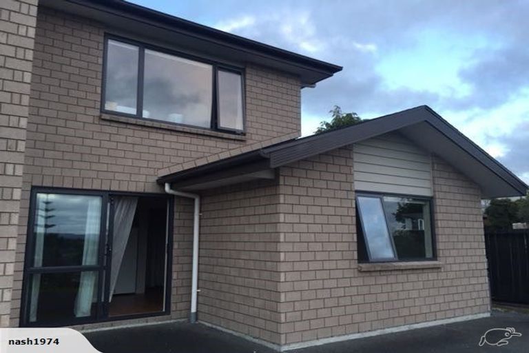 Photo of property in 10 Worthington Place, West Harbour, Auckland, 0618