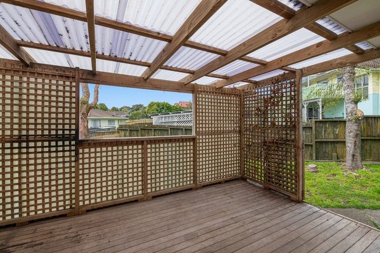 Photo of property in 10 Santiago Crescent, Unsworth Heights, Auckland, 0632