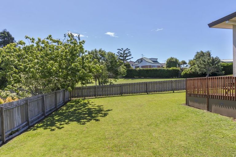 Photo of property in 46 Lexington Drive, Botany Downs, Auckland, 2010