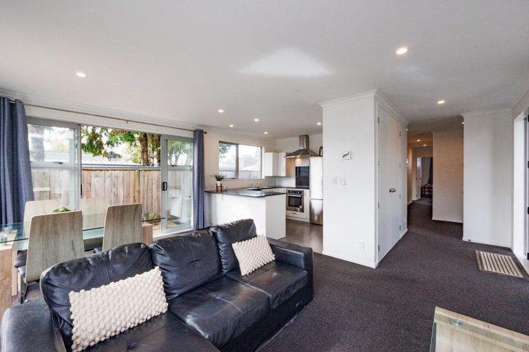 Photo of property in 56 Exeter Crescent, Takaro, Palmerston North, 4412