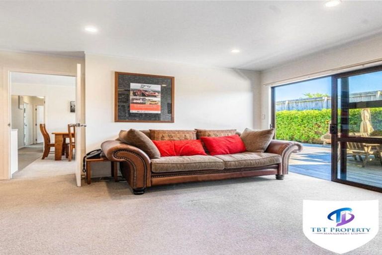 Photo of property in 563 Great South Road, Rosehill, Papakura, 2113