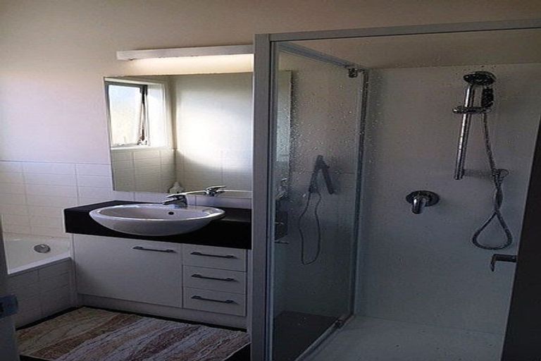 Photo of property in 32 Norcross Avenue, Henderson, Auckland, 0612