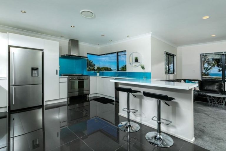 Photo of property in 1/3 Auld Street, Torbay, Auckland, 0630