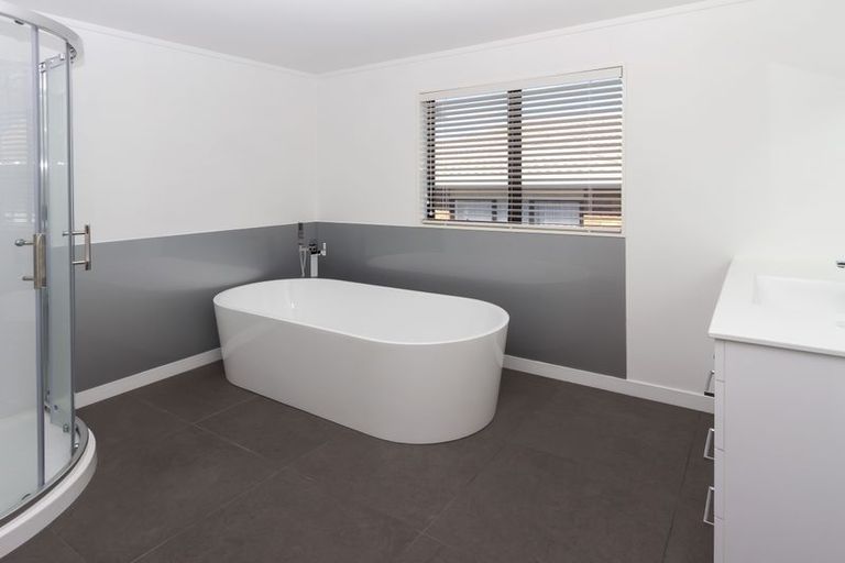 Photo of property in 46 Lexington Drive, Botany Downs, Auckland, 2010