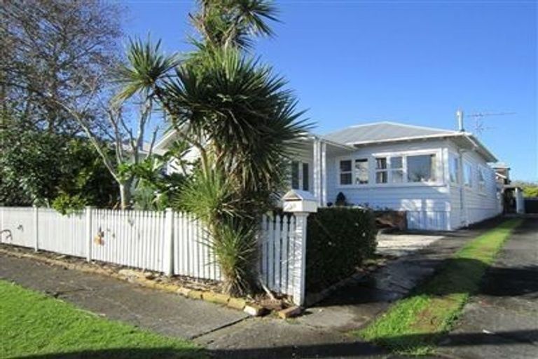 Photo of property in 2/59 Aramoana Avenue, Devonport, Auckland, 0624