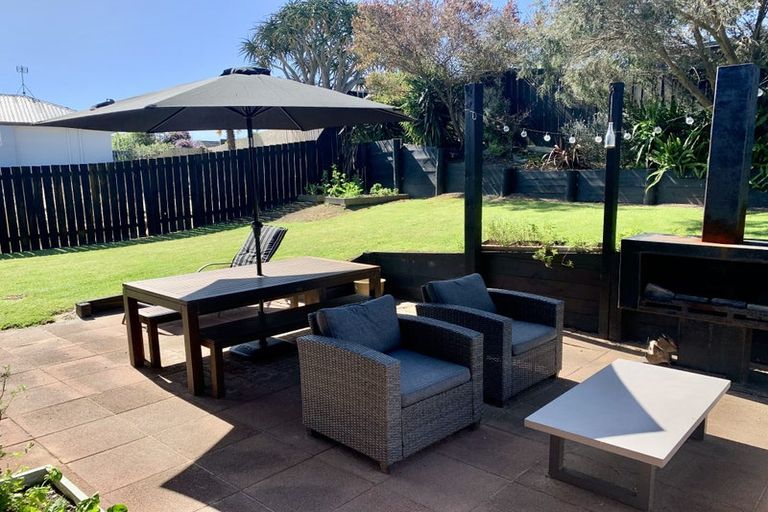 Photo of property in 47 Katerini Grove, Papamoa Beach, Papamoa, 3118