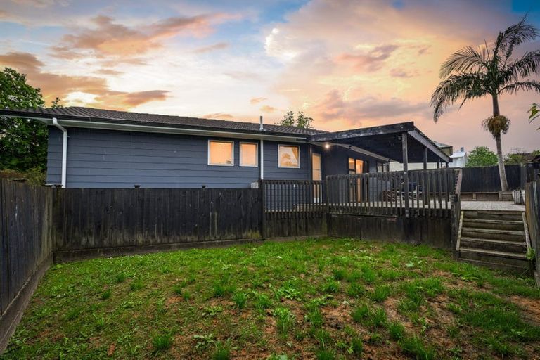 Photo of property in 15 Vina Place, Massey, Auckland, 0614