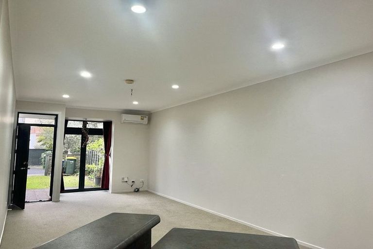 Photo of property in Tuscany Towers, 14/1 Ambrico Place, New Lynn, Auckland, 0600