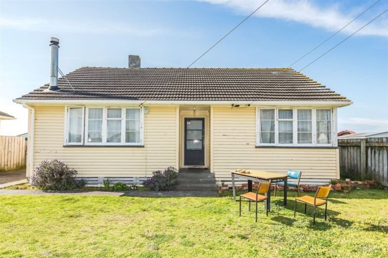 Photo of property in 38 Matipo Street, Castlecliff, Whanganui, 4501
